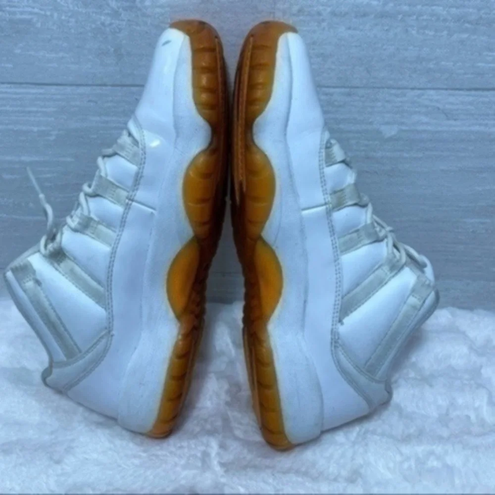 Nike Air Jordan 11 Retro Low 